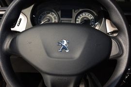 2016款标致301 1.6L手动舒适版