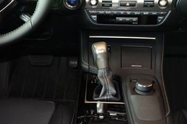 2015款雷克萨斯ES300h舒适版