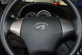 2015款现代悦动1.6L手动舒适型