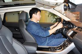 2015款奇瑞路虎揽胜极光2.0T五门锐动版