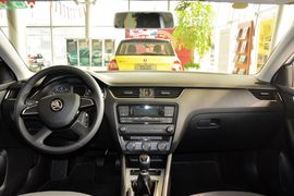 2016款斯柯达明锐1.6L手动创行版