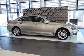 2016款宝马740Li领先型