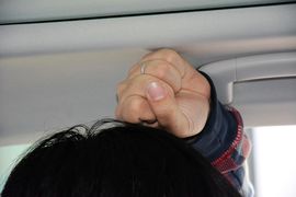 后排头部空间