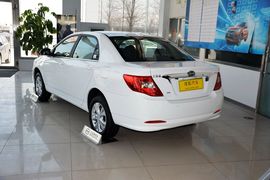 2015款比亚迪F3 1.5L全新节能版手动尊贵型