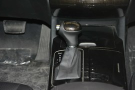 2013款起亚凯尊2.4L商务天窗版