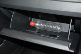 手套箱空间