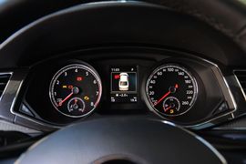 2016款大众帕萨特280TSI DSG尊荣版