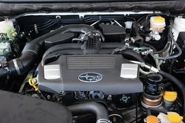 2016款斯巴鲁力狮2.5L全驱荣耀版