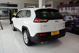 2016款Jeep自由光2.4L领先版