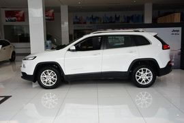 2016款Jeep自由光2.4L领先版