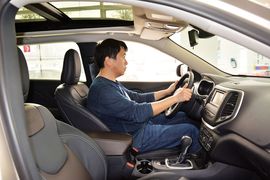 2016款Jeep自由光2.4L领先版
