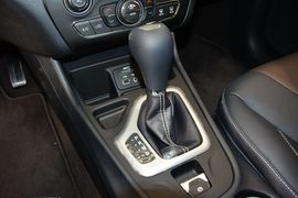 2016款Jeep自由光2.4L领先版