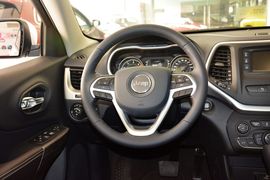 2016款Jeep自由光2.4L领先版