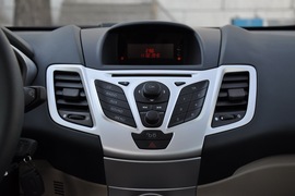 福特嘉年华三厢1.3L手动风尚型