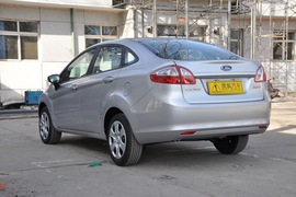 福特嘉年华三厢1.3L手动风尚型