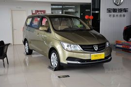 2016款宝骏730 1.5L手动标准型 5座