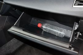 2016款丰田卡罗拉双擎1.8L CVT精英版到店实拍