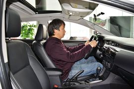 2016款丰田卡罗拉双擎1.8L CVT精英版到店实拍