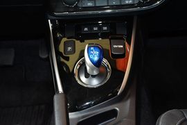 2016款丰田卡罗拉双擎1.8L CVT精英版