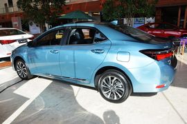 2016款丰田卡罗拉双擎1.8L CVT精英版