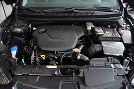 2015款现代朗动1.6L自动尊贵型