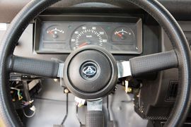 2016款北汽制造BJ212 2.0L三角门四驱豪华型国V