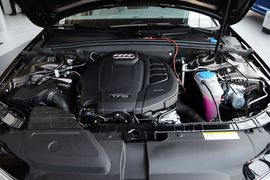 2016款奥迪A4L 35TFSI 典藏版 自动标准型