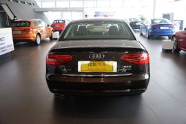 2016款奥迪A4L 35TFSI 典藏版 自动标准型
