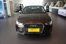 2016款奥迪A4L 35TFSI 典藏版 自动标准型