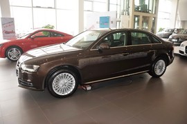 2016款奥迪A4L 35TFSI 典藏版 自动标准型