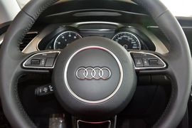 2016款奥迪A4L 35TFSI 典藏版 自动标准型
