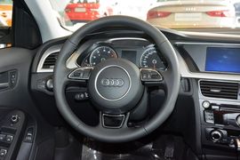 2016款奥迪A4L 35TFSI 典藏版 自动标准型