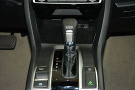 2016款本田思域 220TURBO自动尊耀版