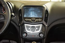 2016款奇瑞艾瑞泽5 1.5L自动领臻版