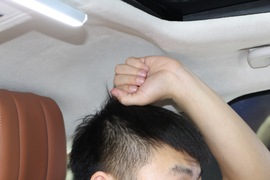后排头部空间