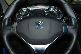 2015款标致3008 2.0L自动经典版