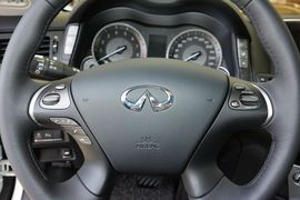 2015款英菲尼迪Q70L 2.5L精英版