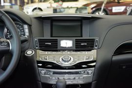 2015款英菲尼迪Q70L 2.5L精英版