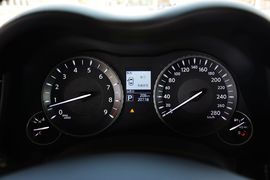 2015款英菲尼迪Q70L 2.5L精英版