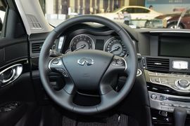 2015款英菲尼迪Q70L 2.5L精英版