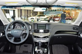 2015款英菲尼迪Q70L 2.5L精英版