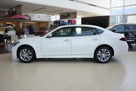 2015款英菲尼迪Q70L 2.5L精英版