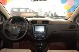 2014款五菱宏光S 1.5L手动标准型