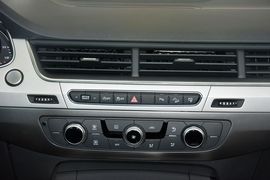 2016款奥迪Q7 40TFSI舒适型