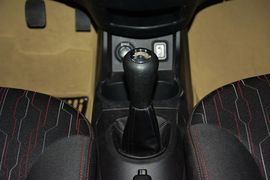 2015款长安奔奔1.4 手动尊贵型