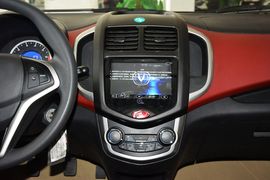 2015款长安奔奔1.4 手动尊贵型