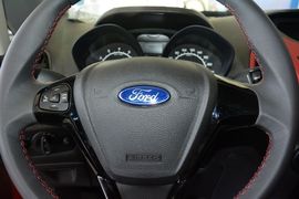 2016款福特翼搏1.5L自动运动典藏版