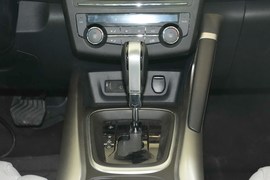 2016款雷诺科雷嘉2.0L两驱豪华版
