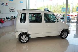 2015款铃木北斗星1.4L手动全能升级型