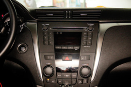 2010款铃木凯泽西2.4L 手动标准型